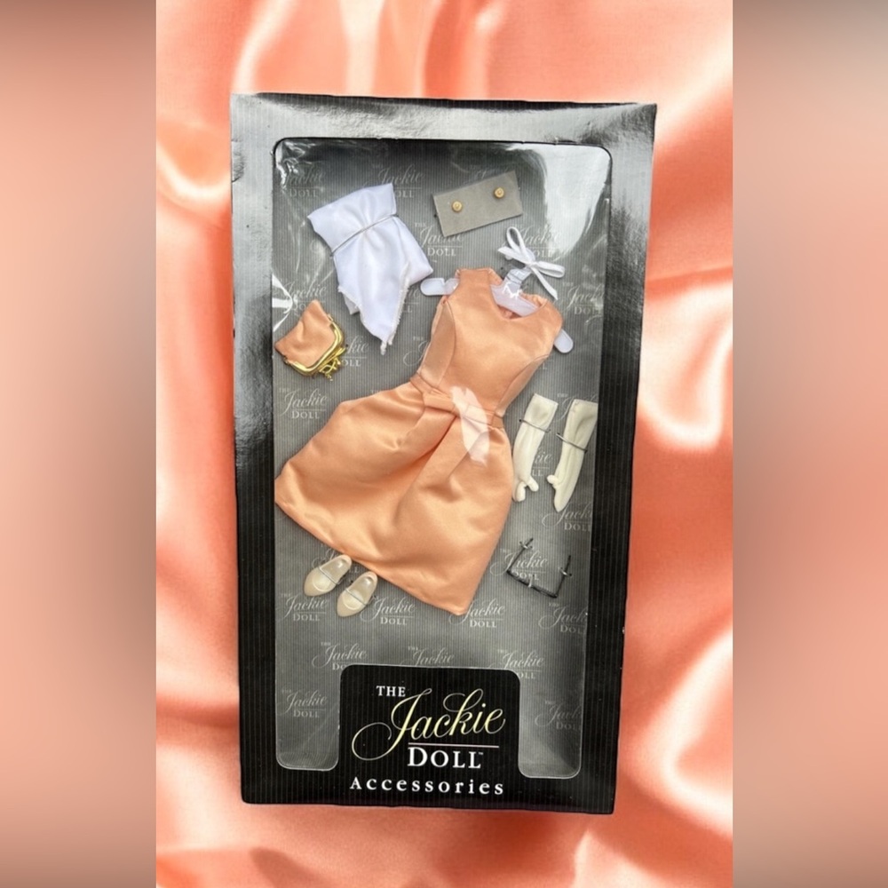 Franklin Mint "The Jackie Doll" the India State Visit Peach Day Dress Ensemble
